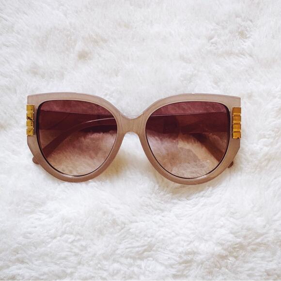 Rosy Light Gray Cat Eye Oversized Sunglasses - Picture 1 of 11